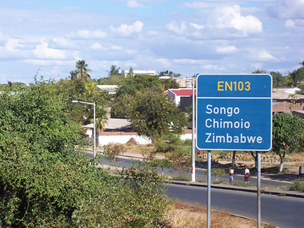 The road sign to the Chimoio border and onwards to Zimbabwe