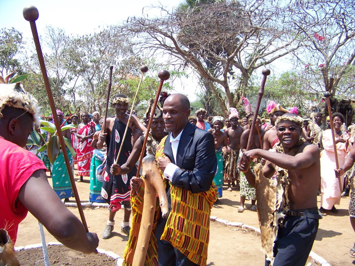 Inkosi ya Makosi Gomani IV dancing