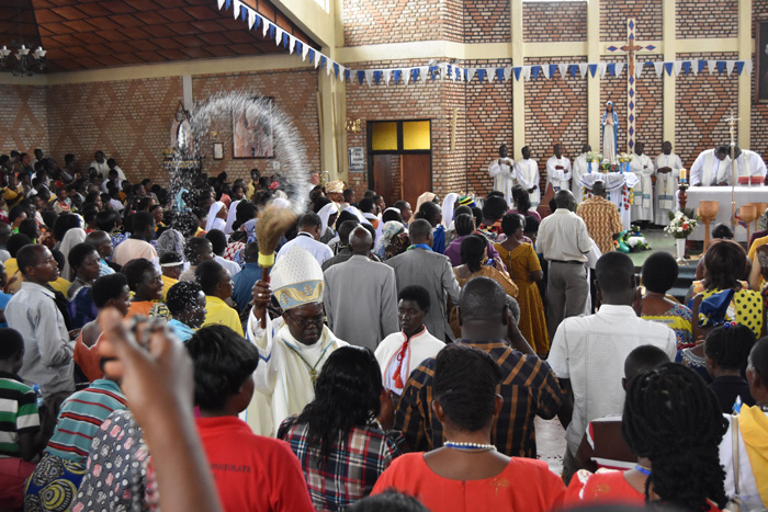 Bishop Célestin Hakizimana during the mass of the Solemnity of Our Lady of Sorrows. Rwanda Pilgrimage