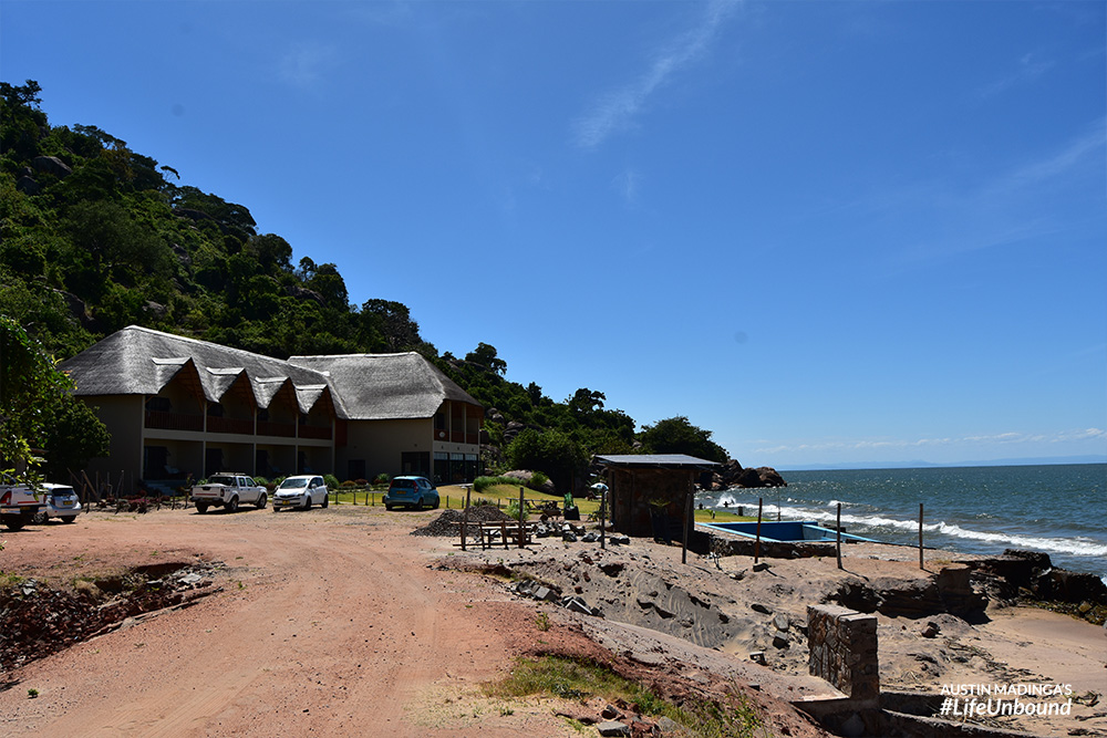 approach to the joma adventure lodge from Lifuwu Village in Salima