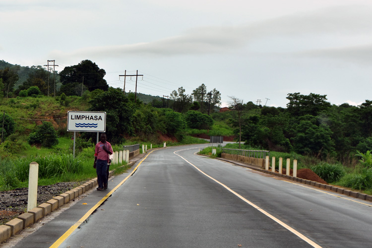 Limphasa River as you cross into Nkhata Bay